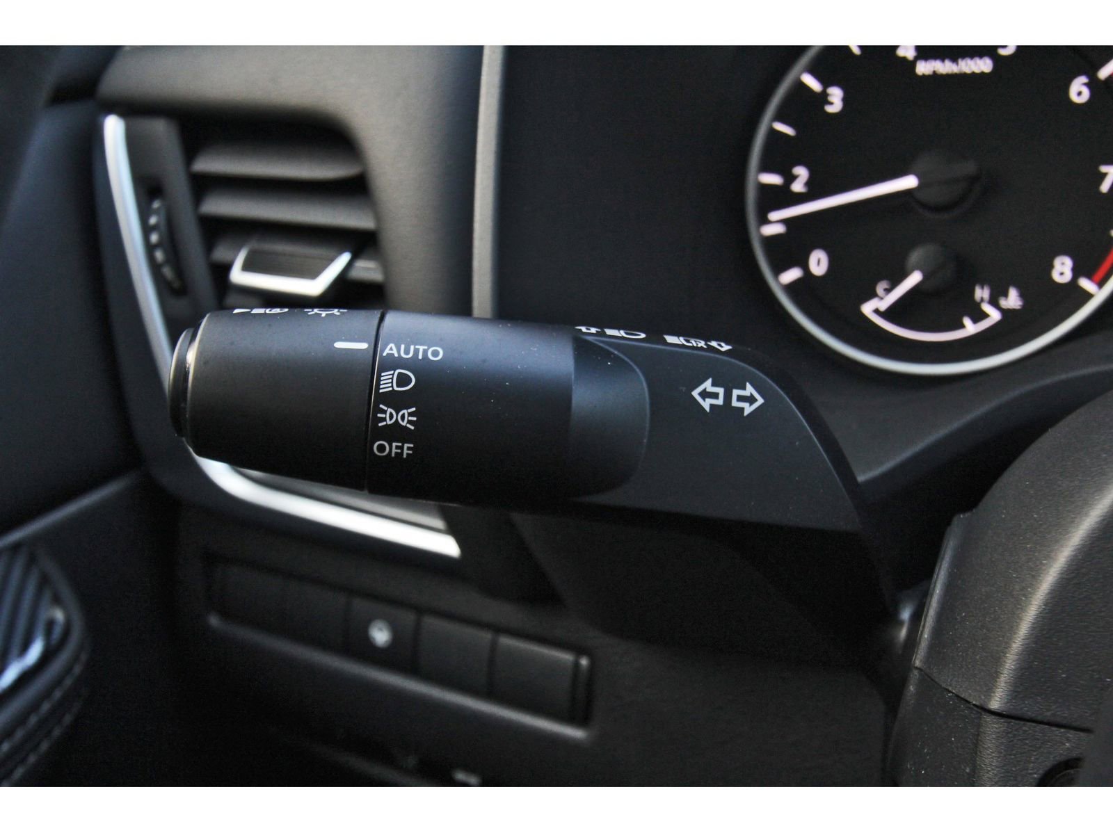 Used 2024 Nissan Rogue SV w/ SV Premium Package image 19