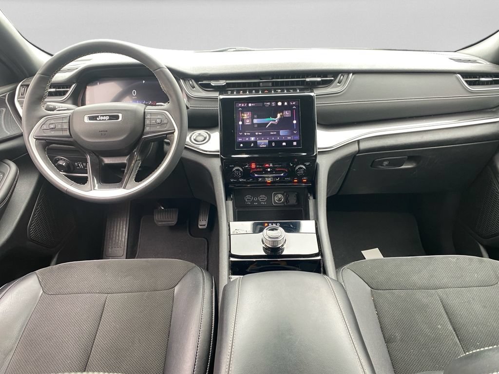 Used 2023 Jeep Grand Cherokee Altitude AWD/4WD image 15