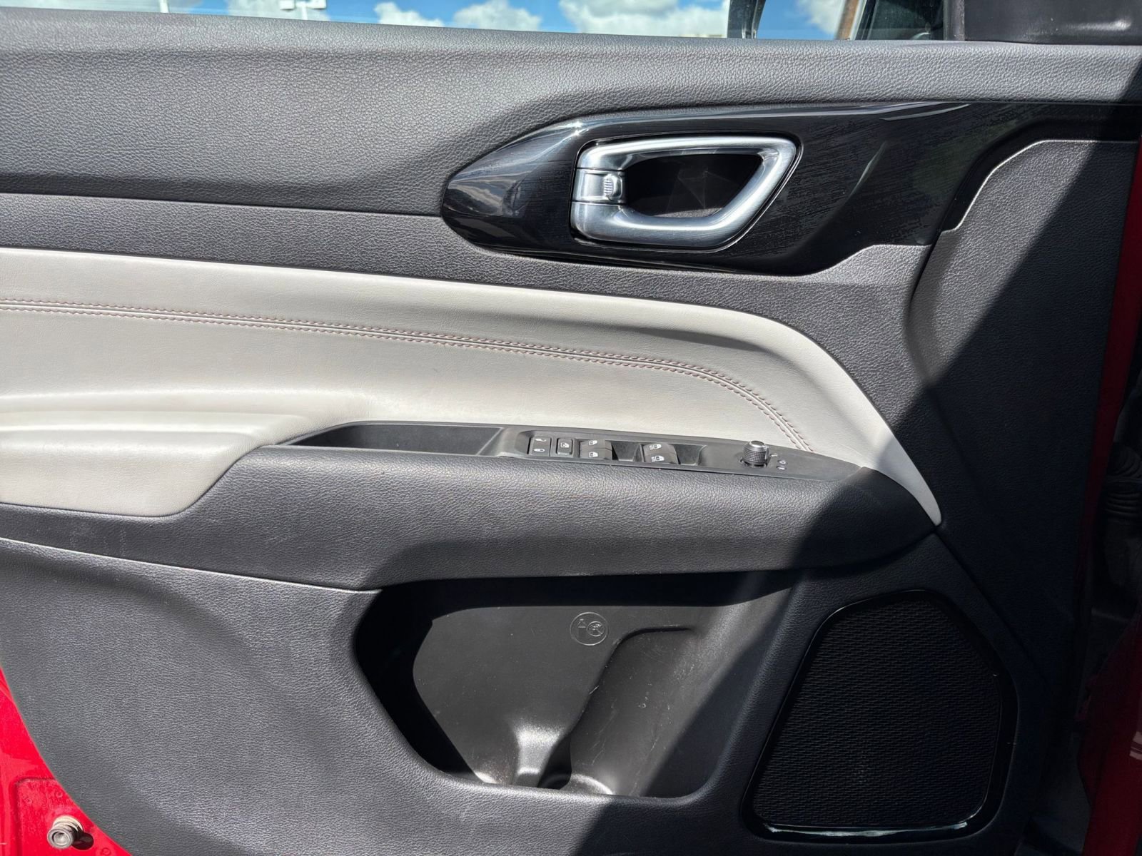 Used 2025 Jeep Compass Limited image 18