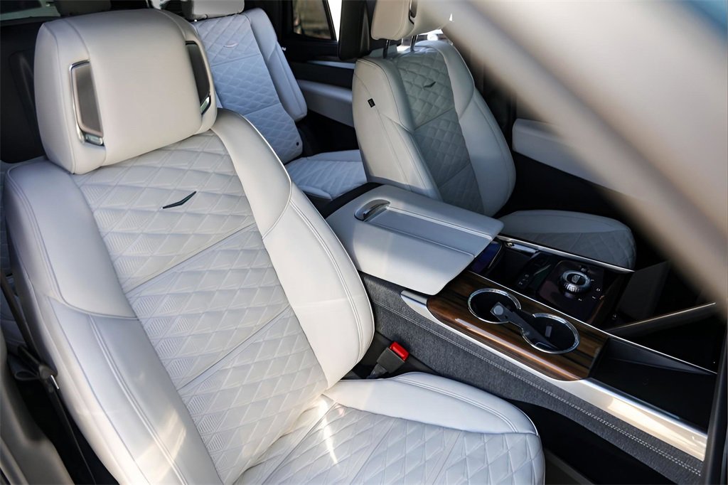 Certified 2025 Cadillac Escalade Sport Platinum w/ LPO, ONYX Package image 32