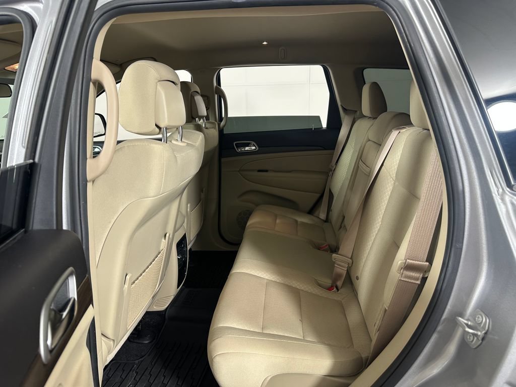 Used 2018 Jeep Grand Cherokee Laredo AWD/4WD image 19