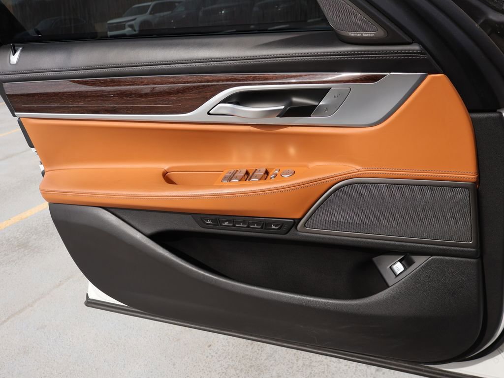 Used 2021 BMW 740i xDrive w/ Premium Package image 39