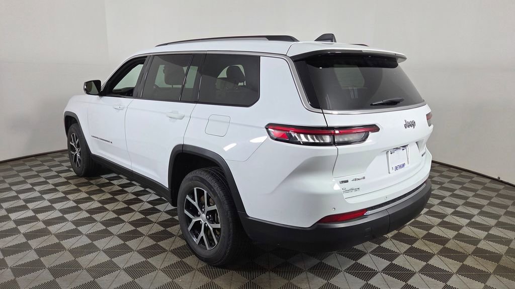 Used 2023 Jeep Grand Cherokee L Limited AWD/4WD image 11
