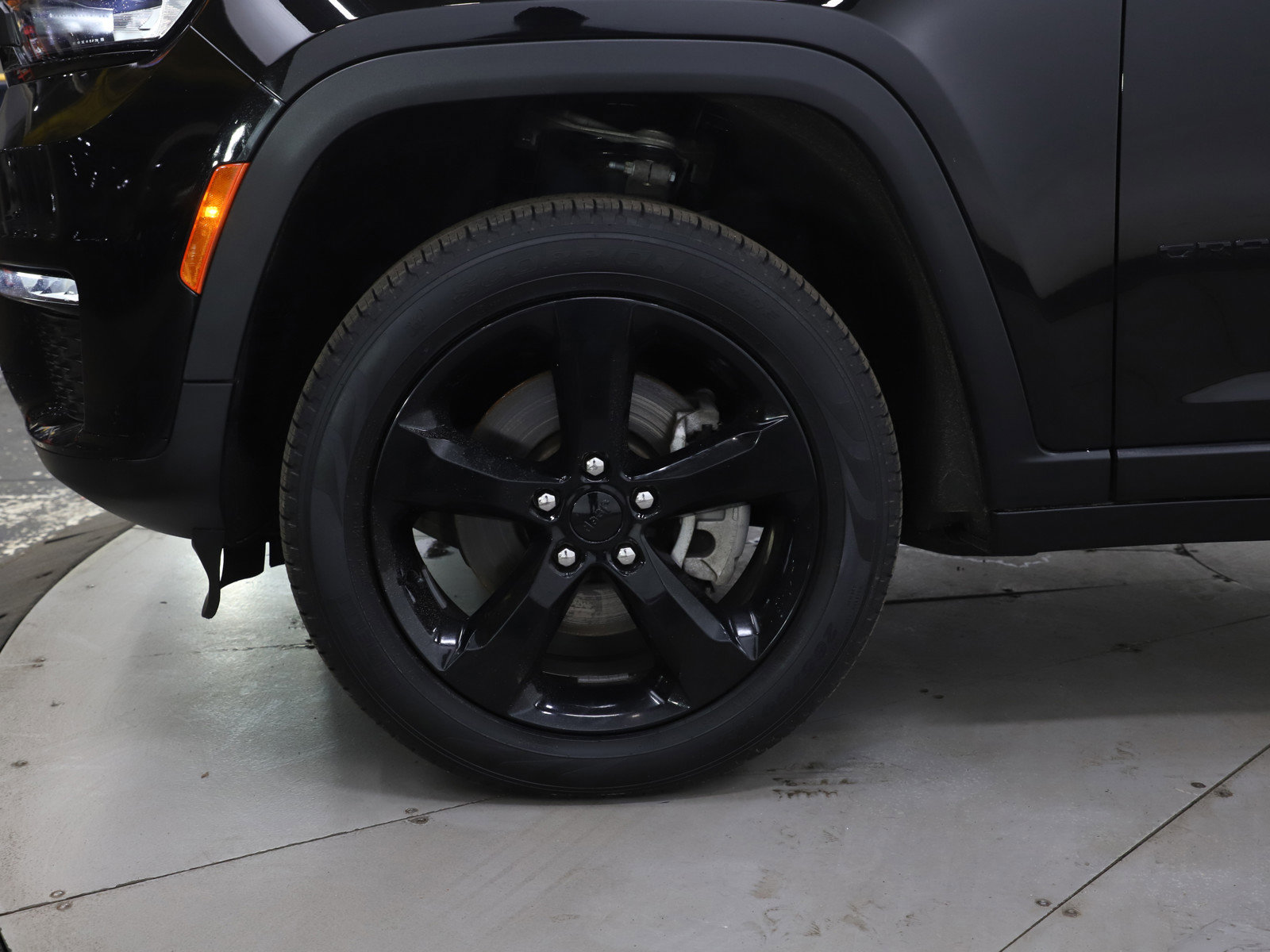 Used 2025 Jeep Grand Cherokee L Limited w/ Black Appearance Package image 31