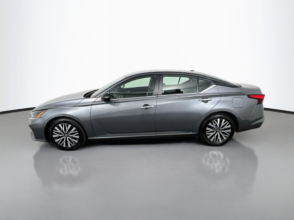 Used 2024 Nissan Altima 2.5 SV FWD image 4