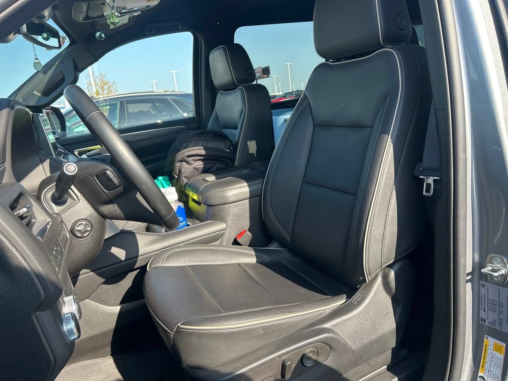Used 2023 GMC Yukon XL SLT w/ SLT Luxury Package AWD/4WD image 10