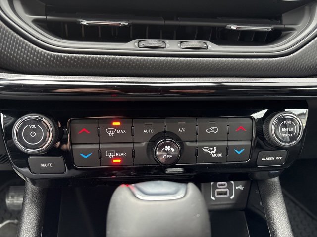 New 2026 Jeep Compass Latitude image 13