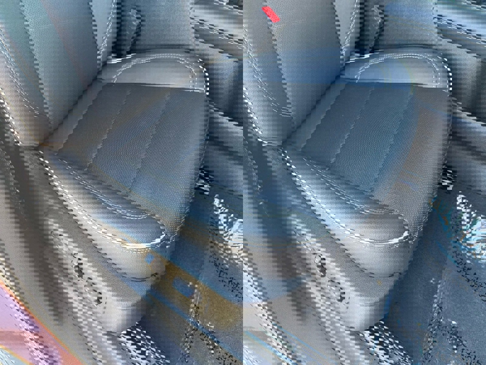 Used 2023 GMC Yukon XL SLT image 33