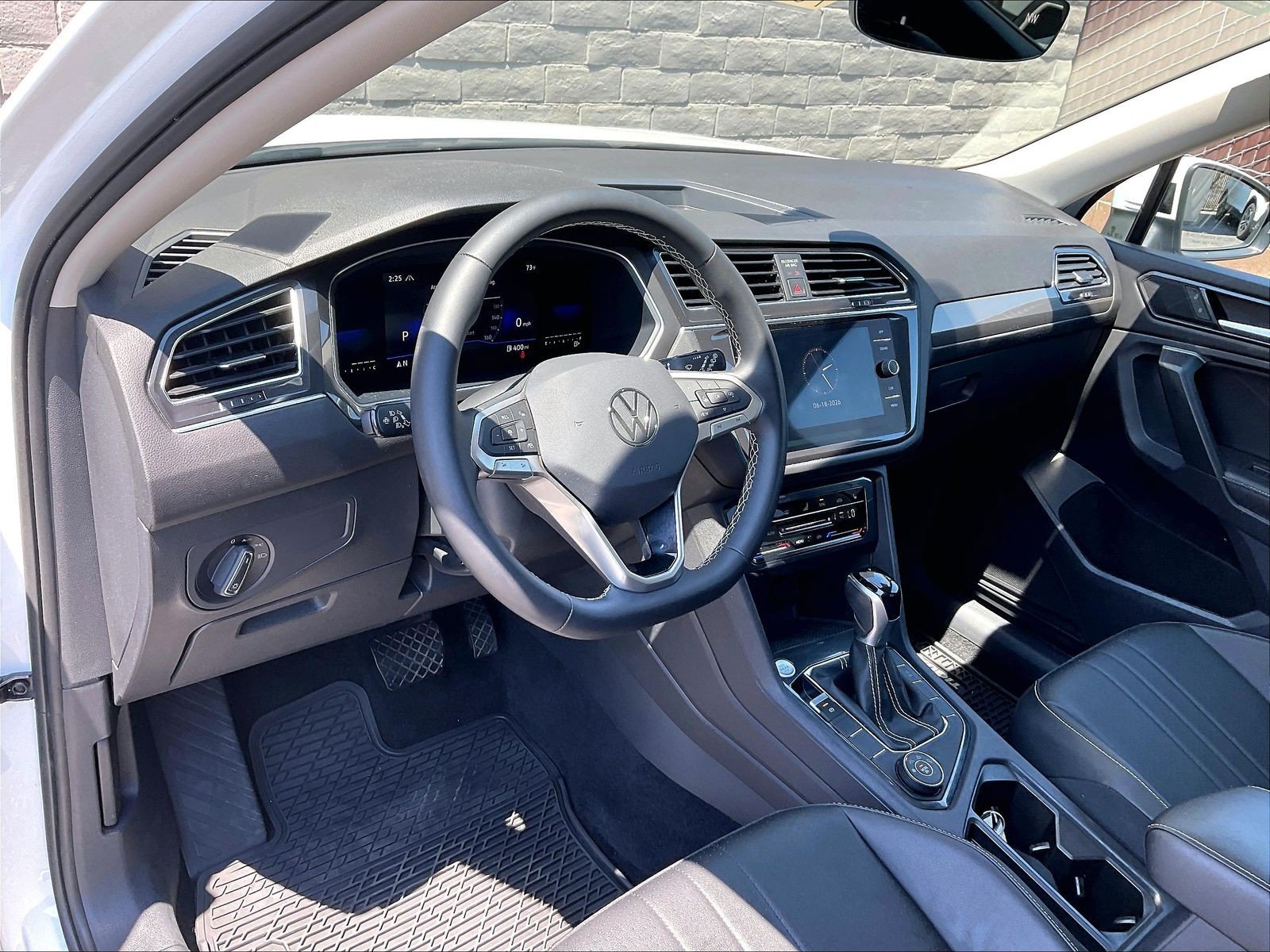 Certified 2022 Volkswagen Tiguan SE w/ Panoramic Sunroof Package AWD/4WD image 14