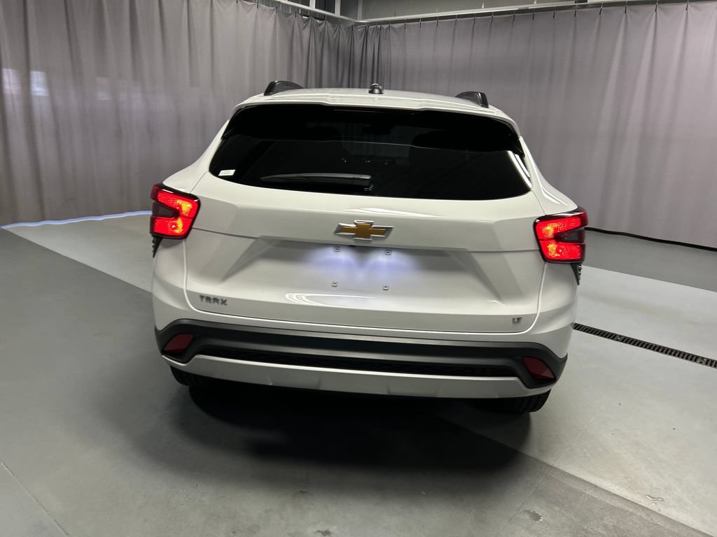 Used 2025 Chevrolet Trax LT w/ LT Convenience Package FWD image 6
