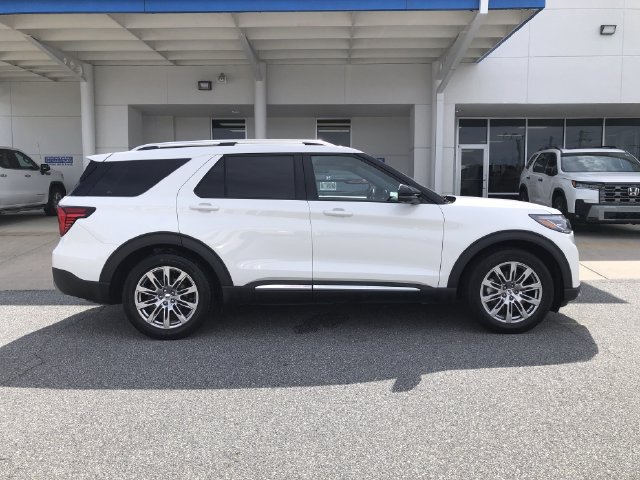Used 2025 Ford Explorer Platinum RWD image 9