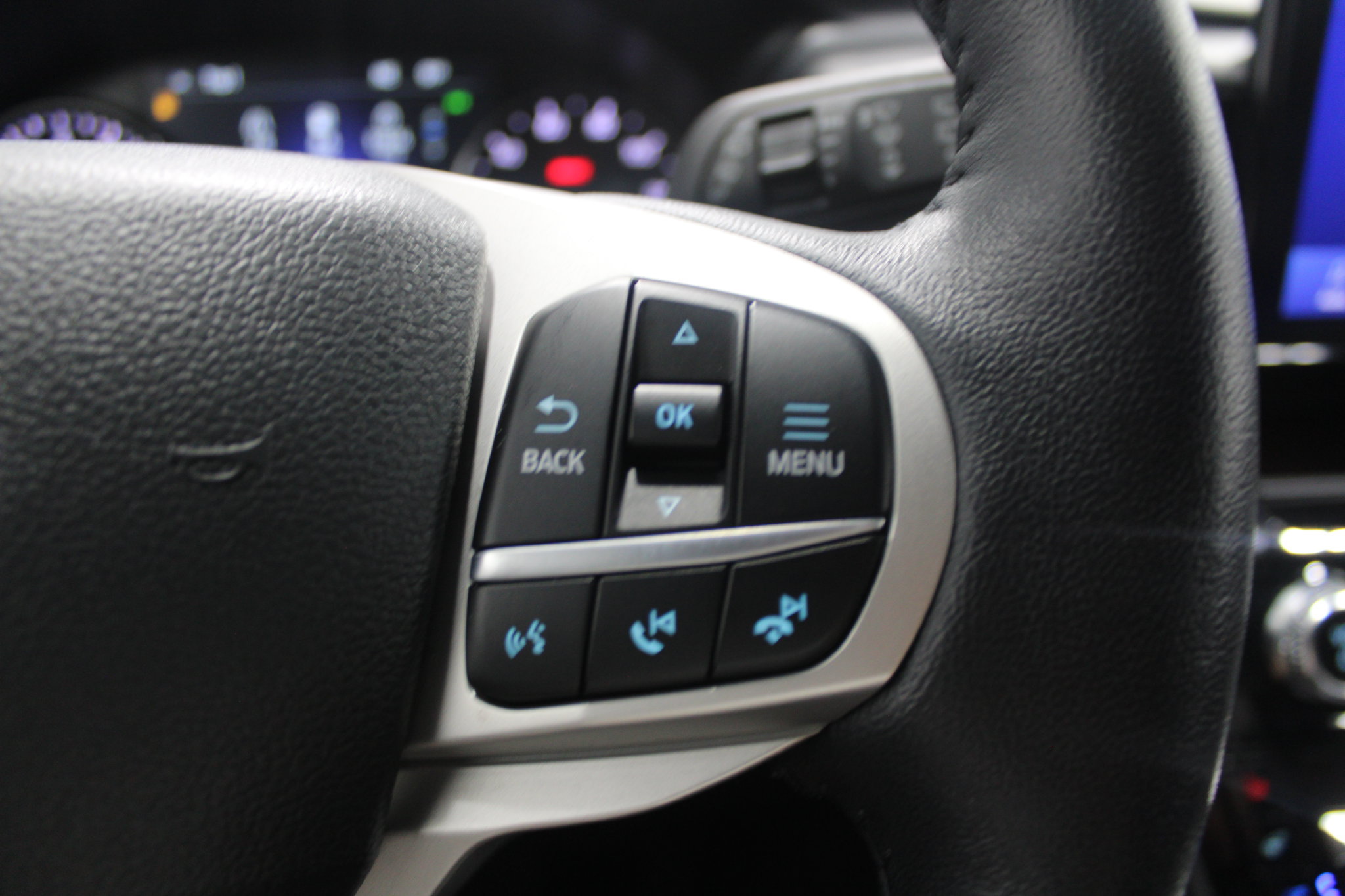 Used 2023 Ford Explorer Limited w/ Equipment Group 301A AWD/4WD image 35