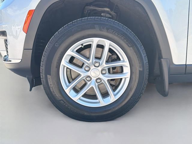 Used 2023 Jeep Grand Cherokee L Laredo image 40