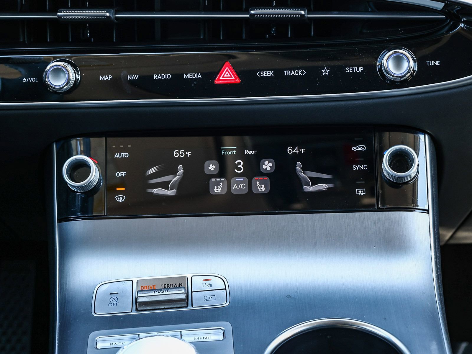 Used 2026 Genesis GV70 2.5T Select image 14