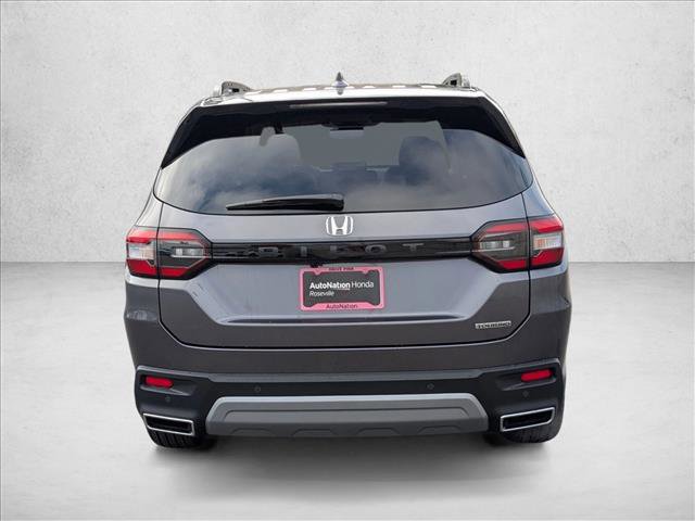 New 2025 Honda Pilot Touring image 7