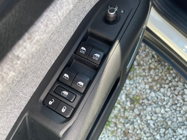 Used 2022 Jeep Compass Latitude w/ Sun and Sound Group AWD/4WD image 27