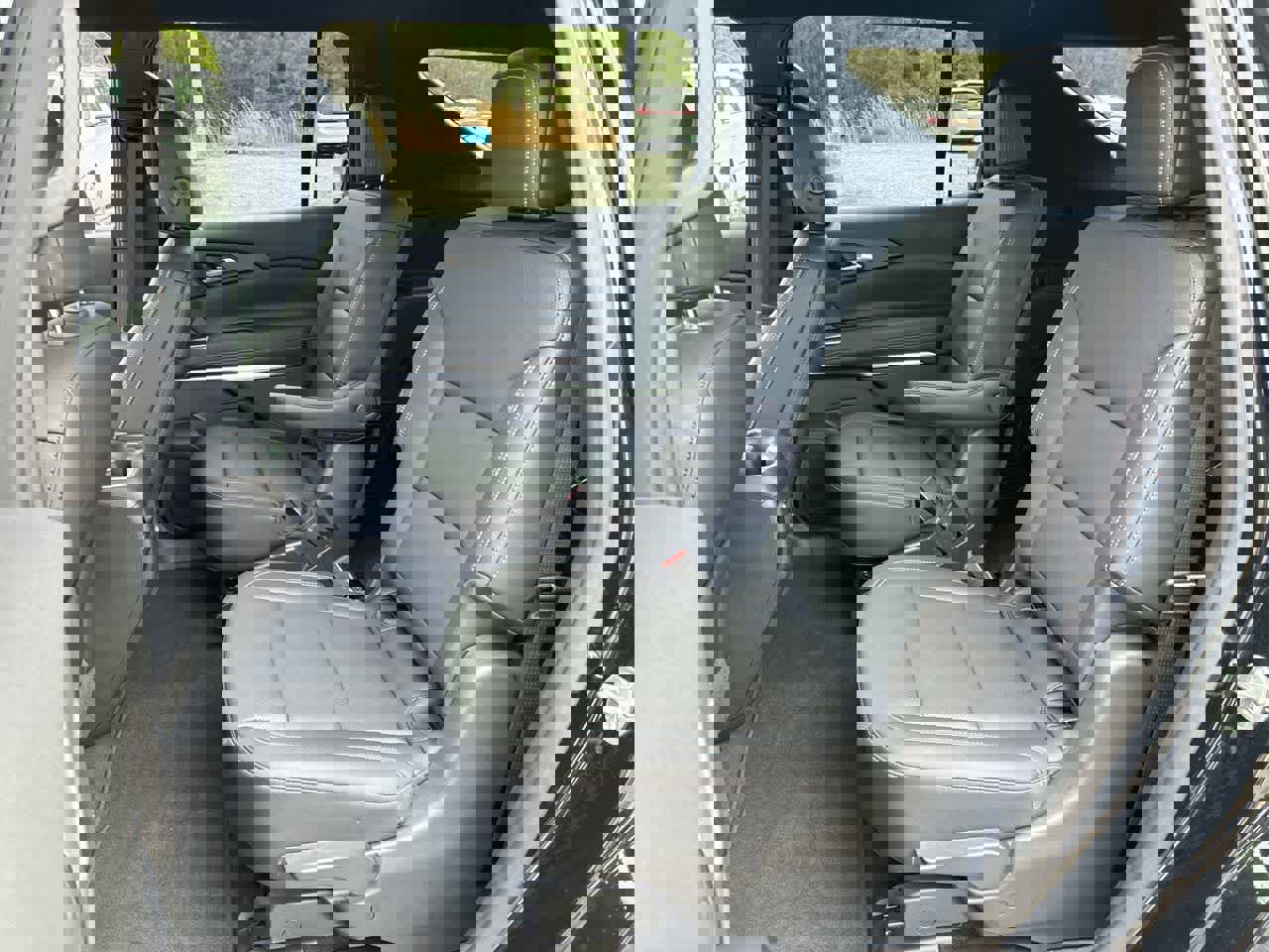 Used 2025 Chevrolet Traverse LT image 24