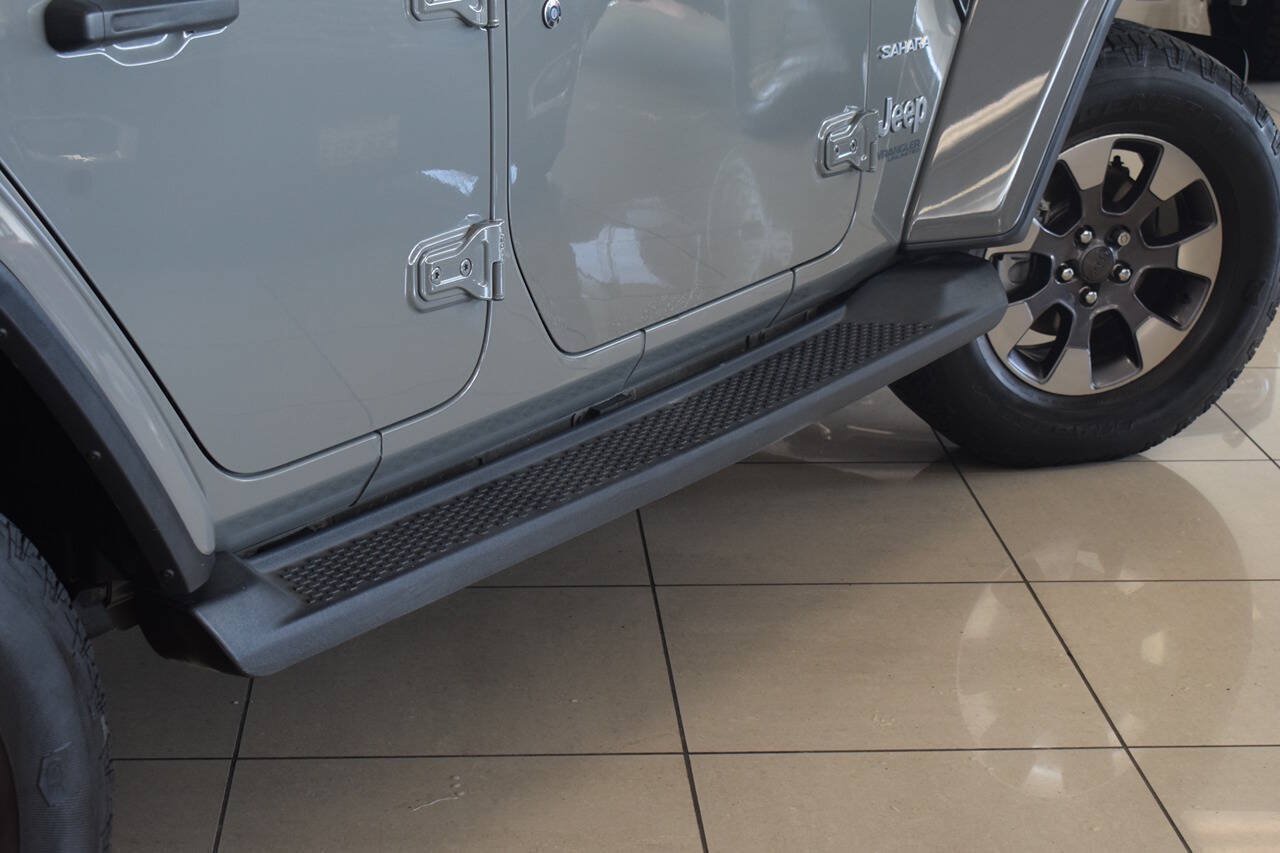 Used 2018 Jeep Wrangler Unlimited Sahara AWD/4WD image 16