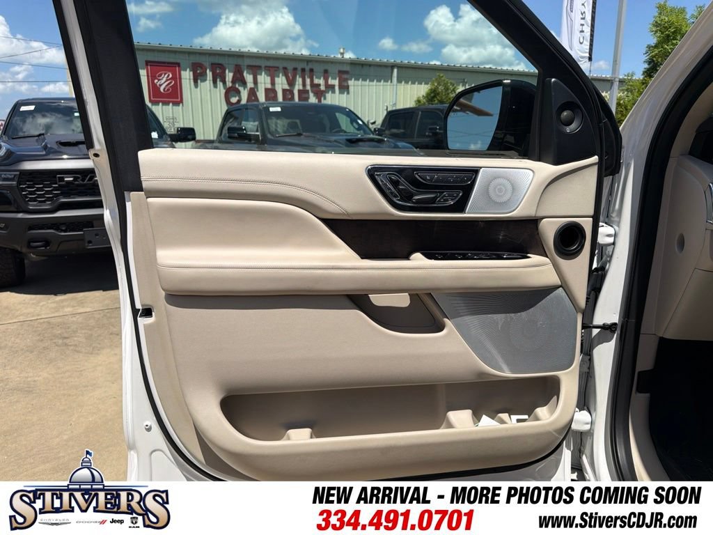 Used 2018 Lincoln Navigator L Reserve w/ Technology Package AWD/4WD image 16