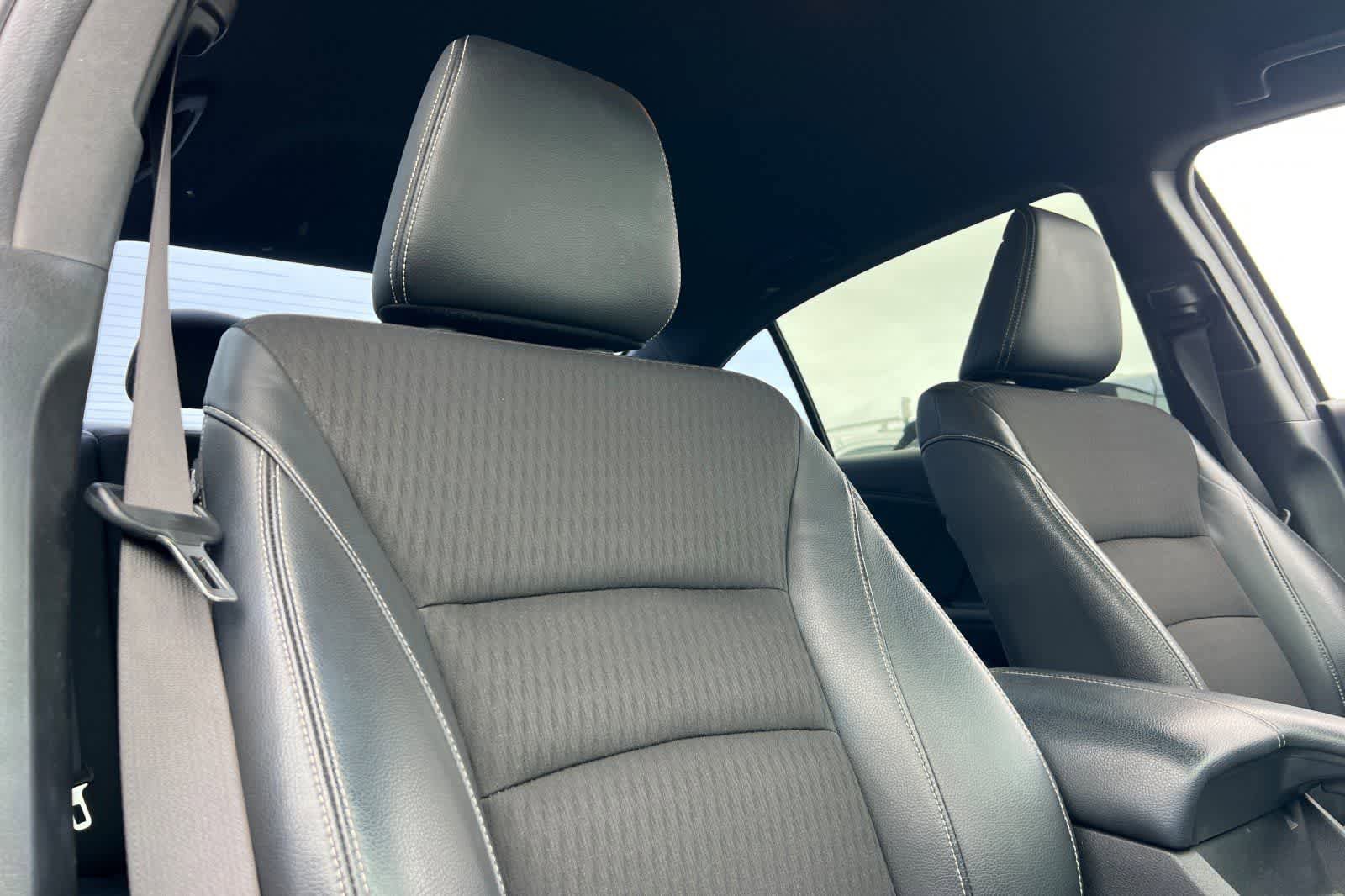 Used 2017 Honda Accord Sport image 18