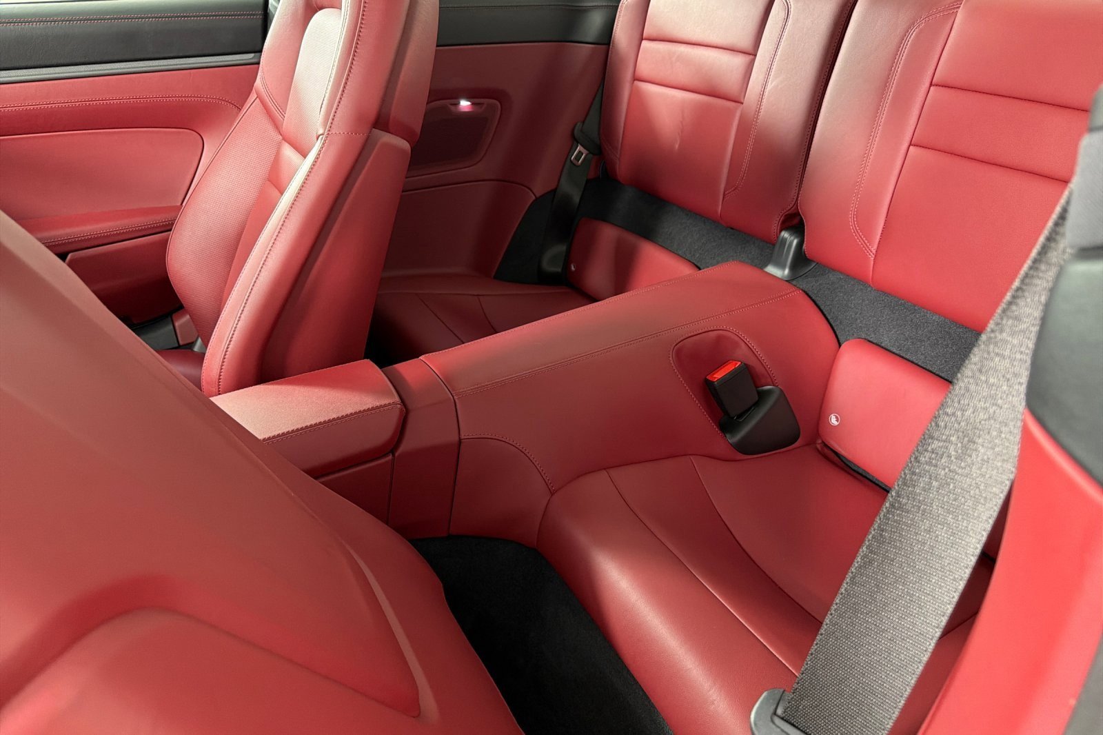 Used 2024 Porsche 911 Carrera w/ Premium Package image 11