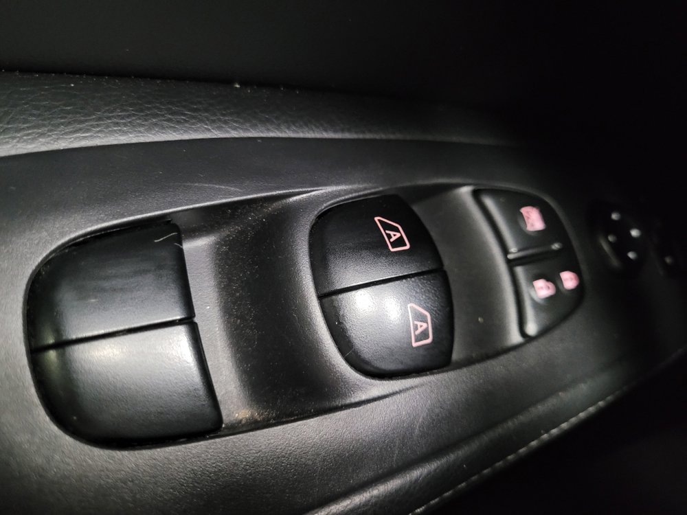 Used 2018 Nissan Pathfinder SV image 27