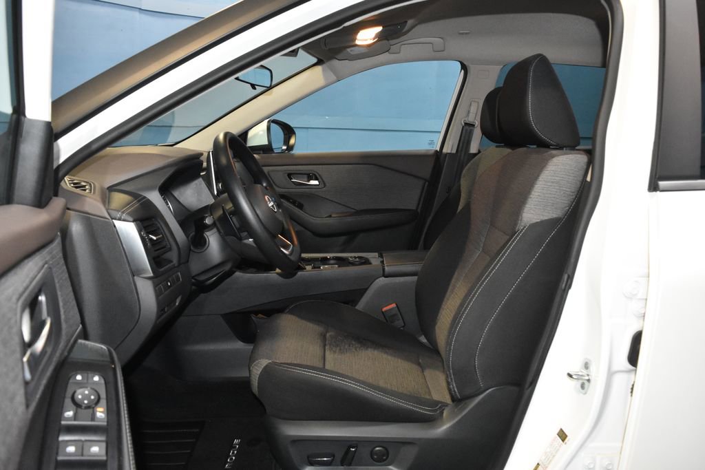 Certified 2023 Nissan Rogue SV image 6