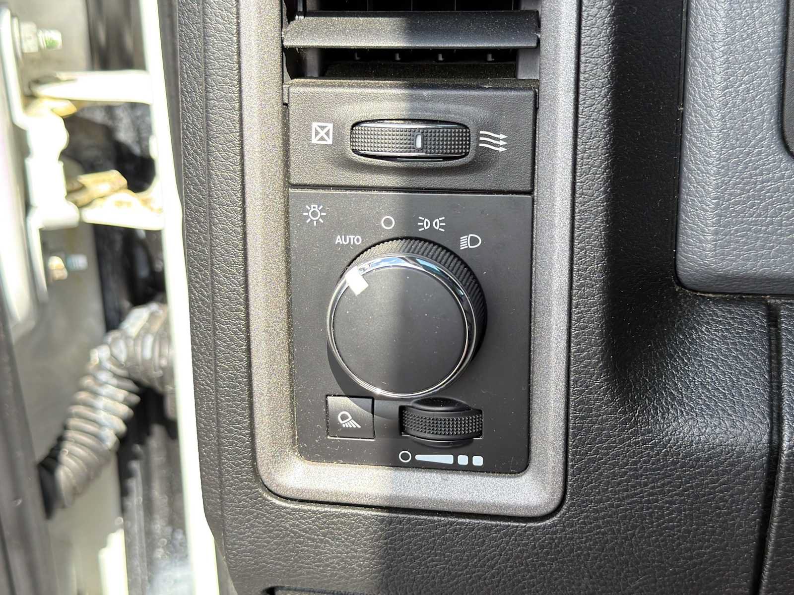 Used 2018 RAM 2500 Tradesman w/ Chrome Appearance Group AWD/4WD image 16
