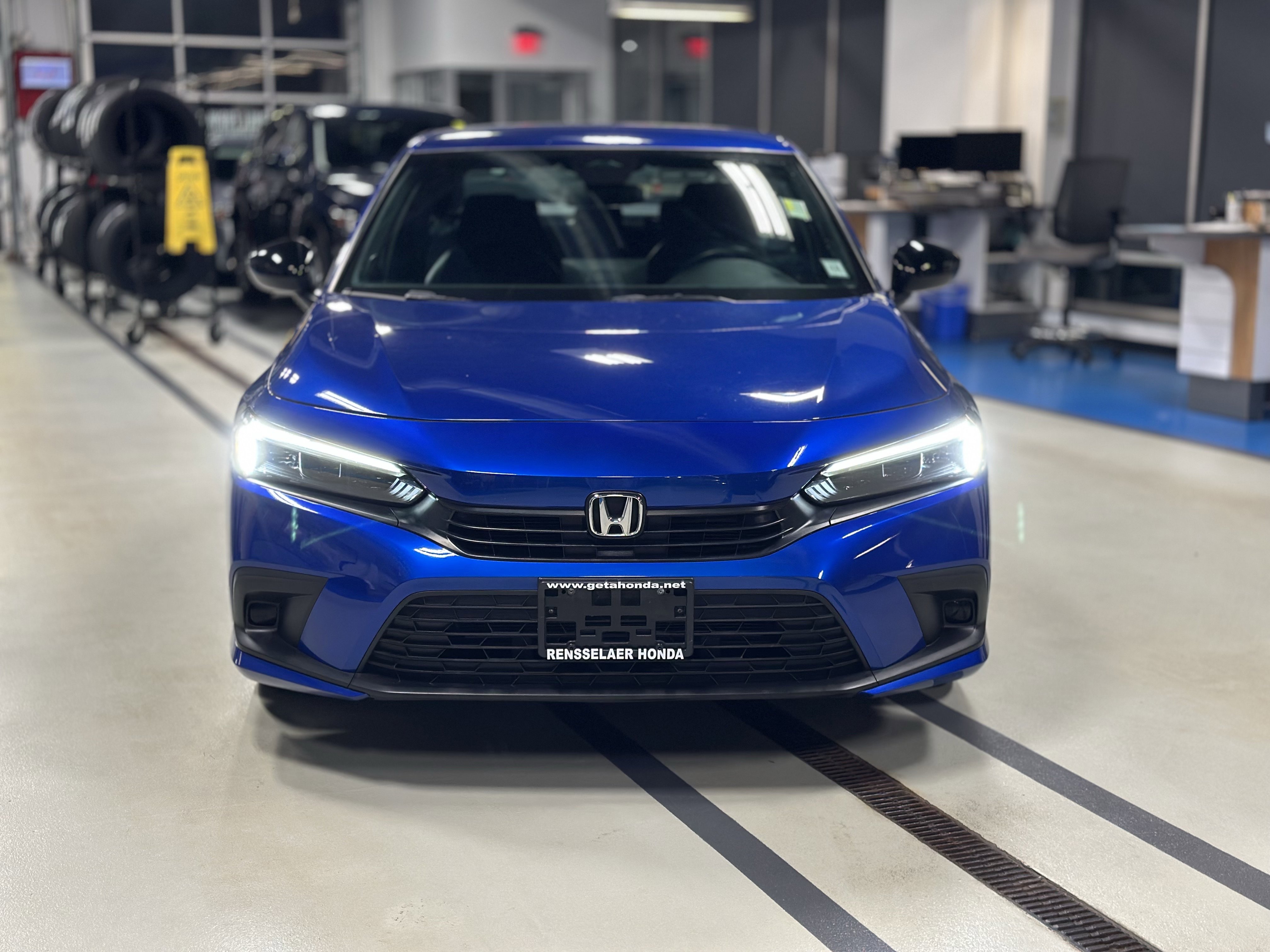 Used 2023 Honda Civic Sport image 2