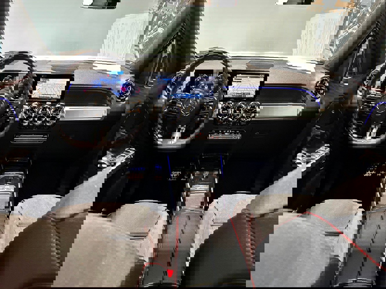 Used 2024 Mercedes-Benz GLB 250 4MATIC image 9