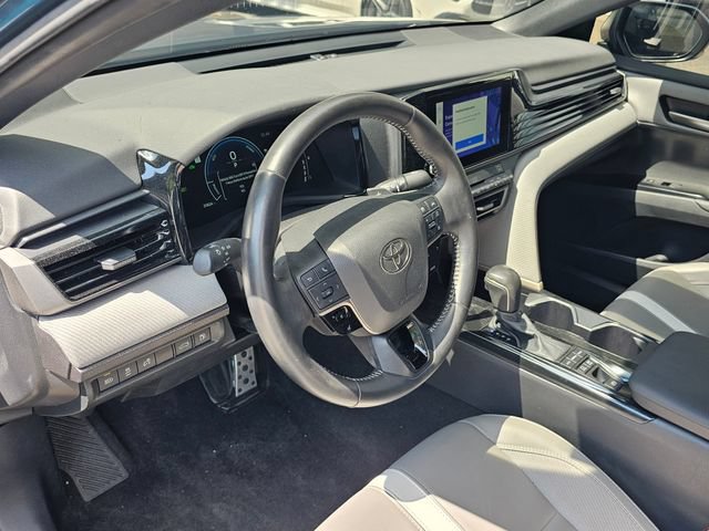 Used 2025 Toyota Camry SE FWD image 5