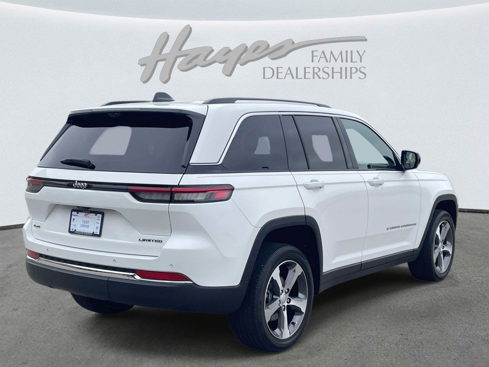 Used 2023 Jeep Grand Cherokee Limited w/ Luxury Tech Group II AWD/4WD video 3