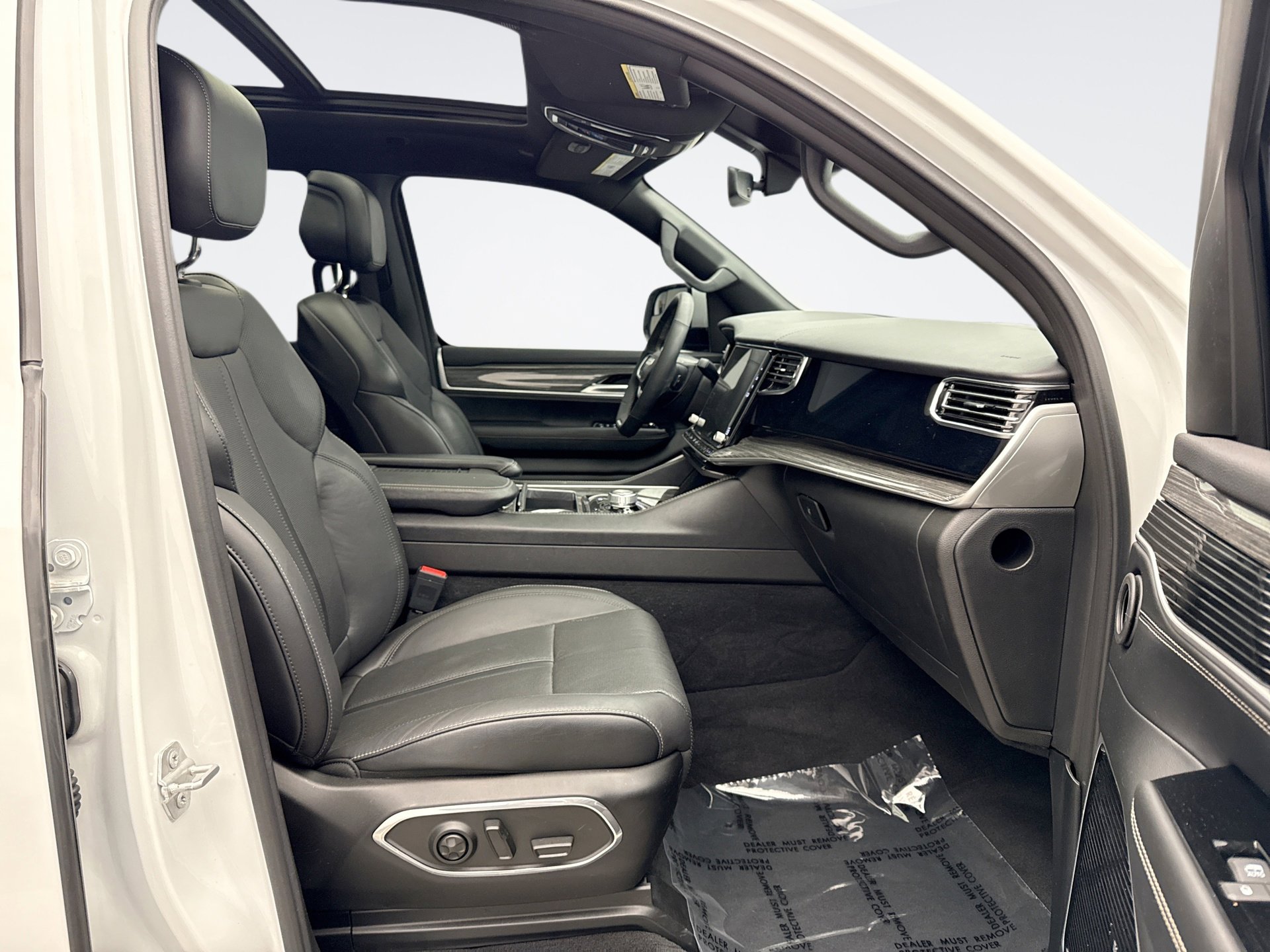 Used 2022 Jeep Wagoneer Series III w/ Premium Group I image 19