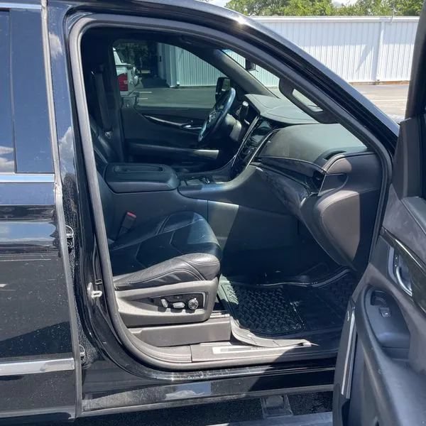 Used 2017 Cadillac Escalade ESV Platinum AWD/4WD image 24