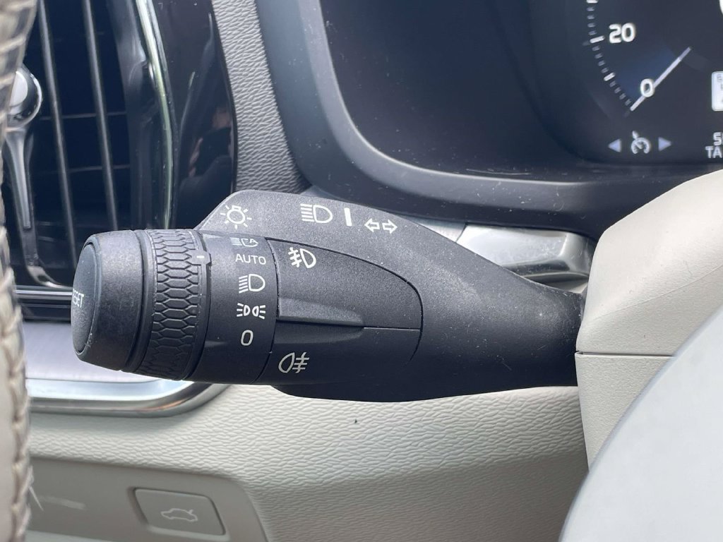 Used 2020 Volvo V60 T5 Cross Country AWD/4WD image 26
