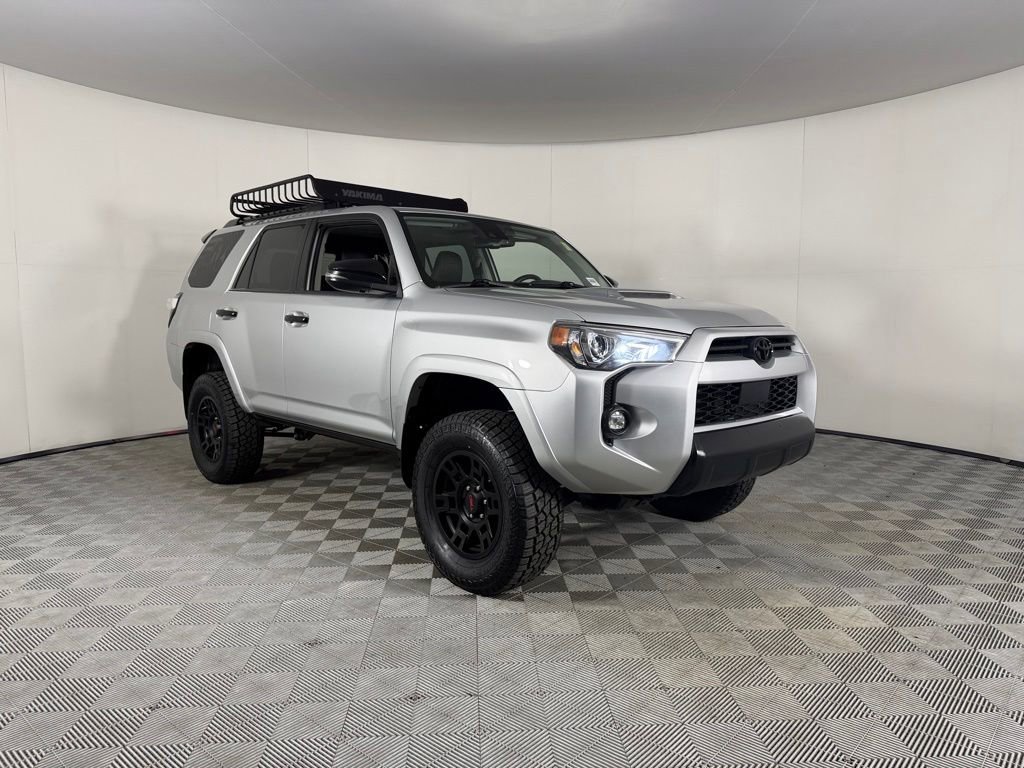 Used 2021 Toyota 4Runner Venture w/ Moonroof Package AWD/4WD image 3