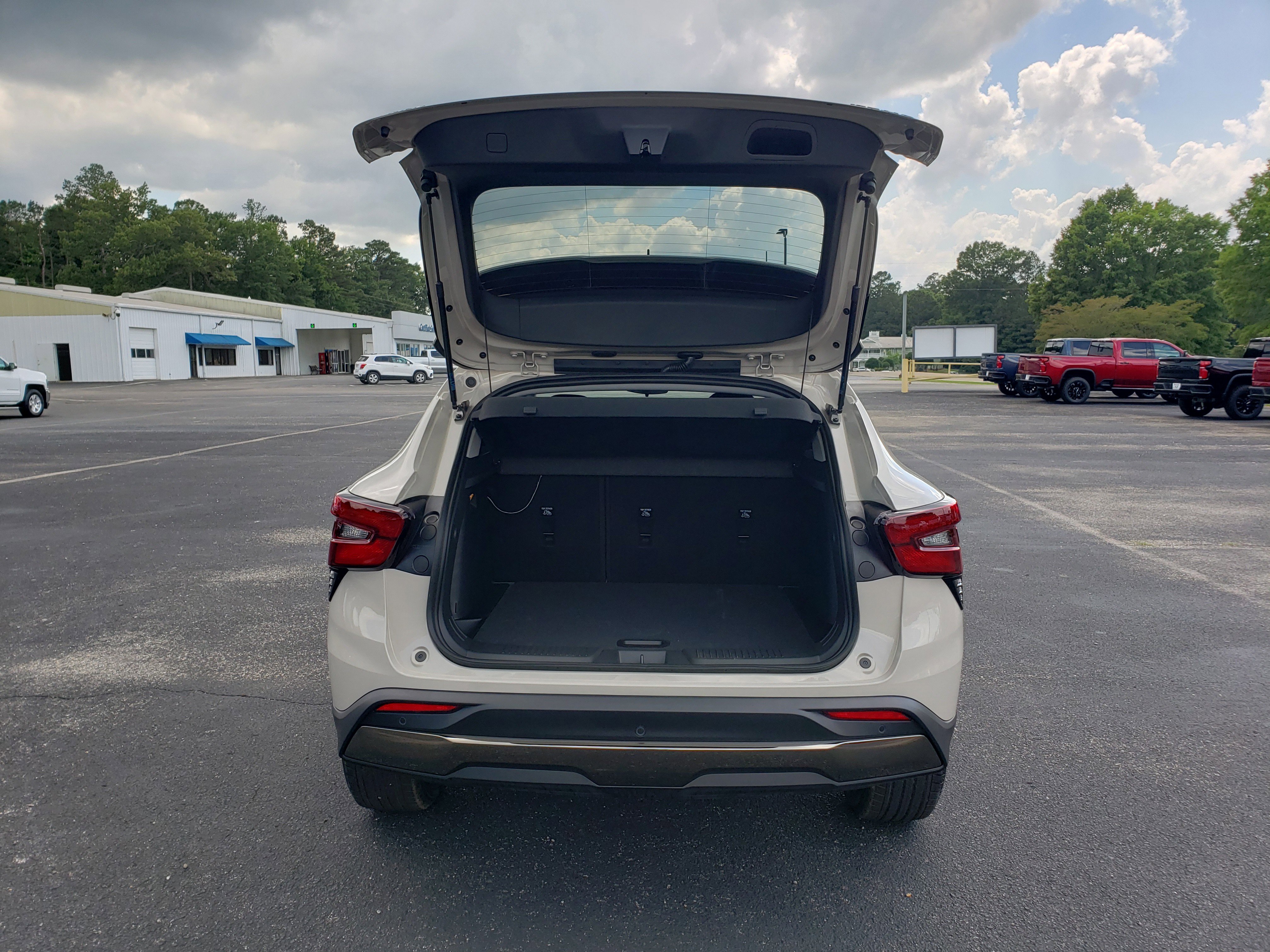New 2026 Chevrolet Trax ACTIV w/ Driver Confidence Package FWD image 9