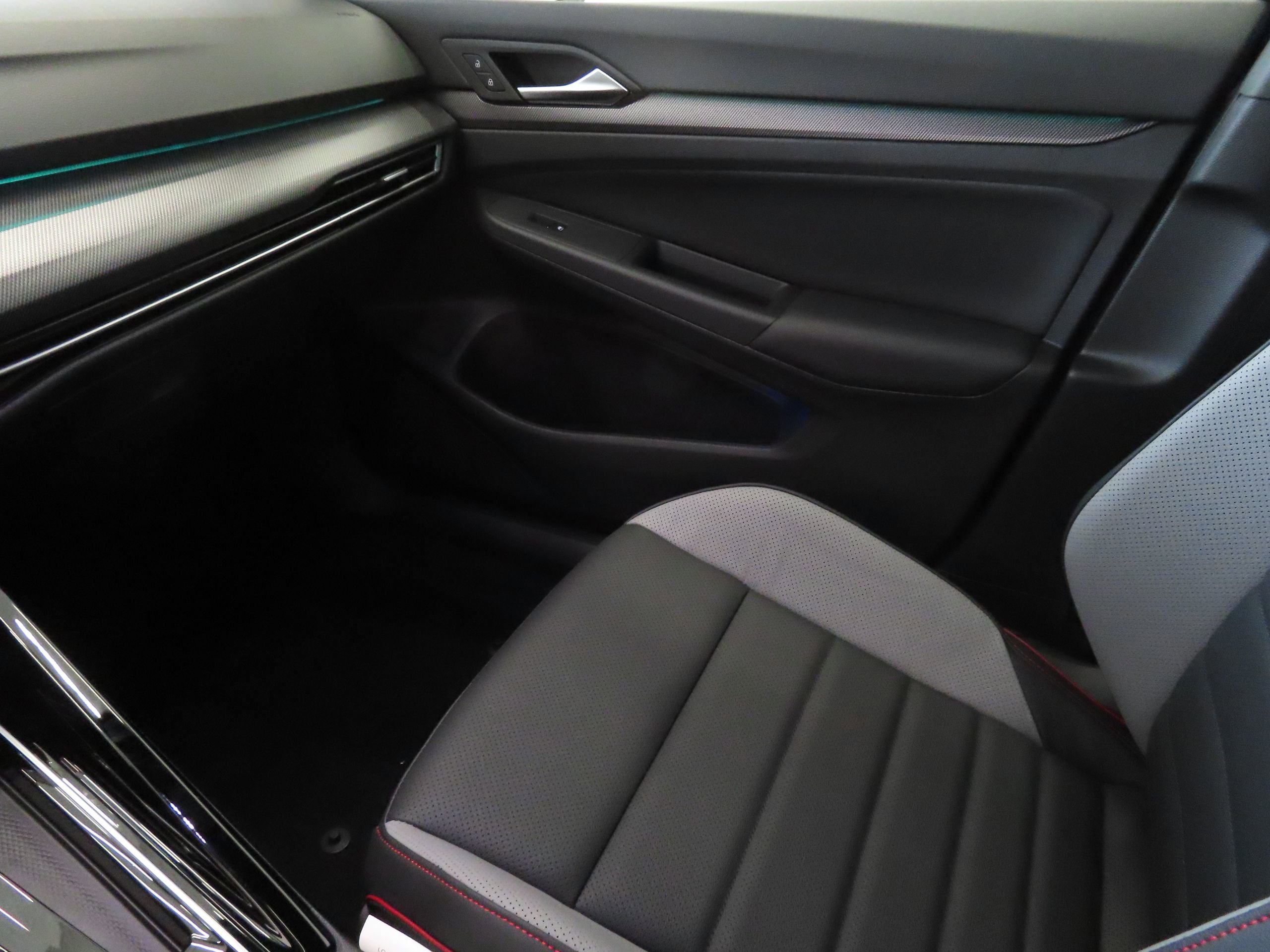 New 2025 Volkswagen GTI SE image 25