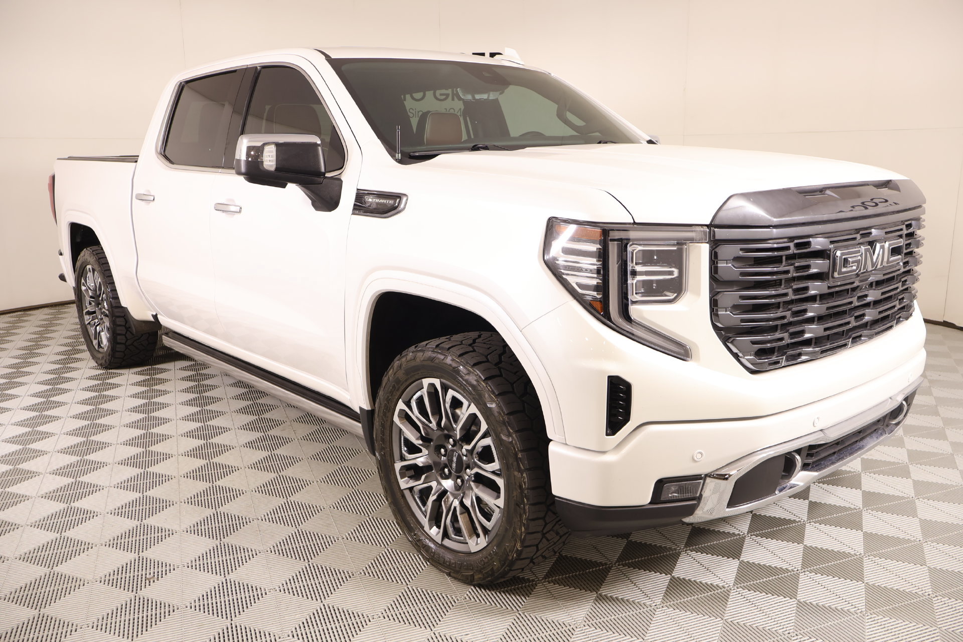 Used 2024 GMC Sierra 1500 Denali Ultimate AWD/4WD image 1