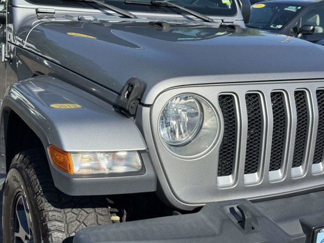 Used 2018 Jeep Wrangler Unlimited Sahara AWD/4WD image 8