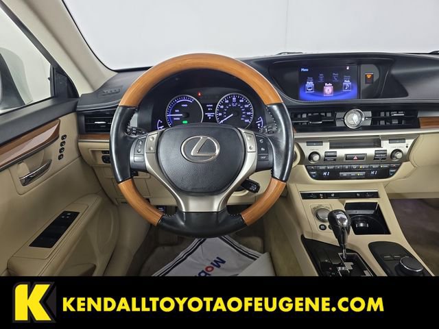 Used 2015 Lexus ES 300h w/ Premium Package w/Bamboo Trim FWD image 16