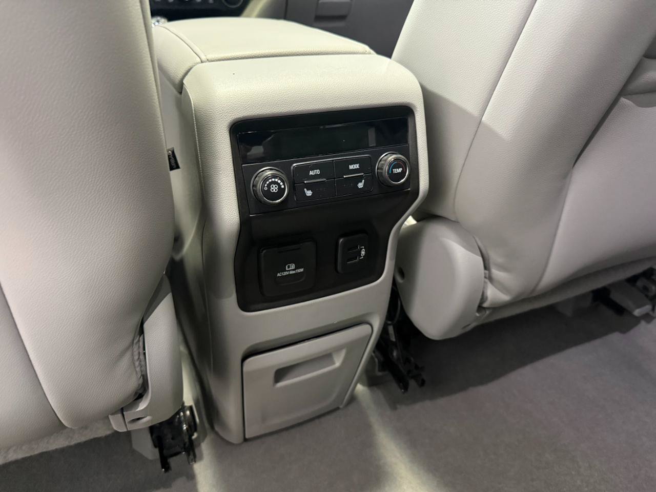 Used 2017 GMC Acadia SLT AWD/4WD image 17