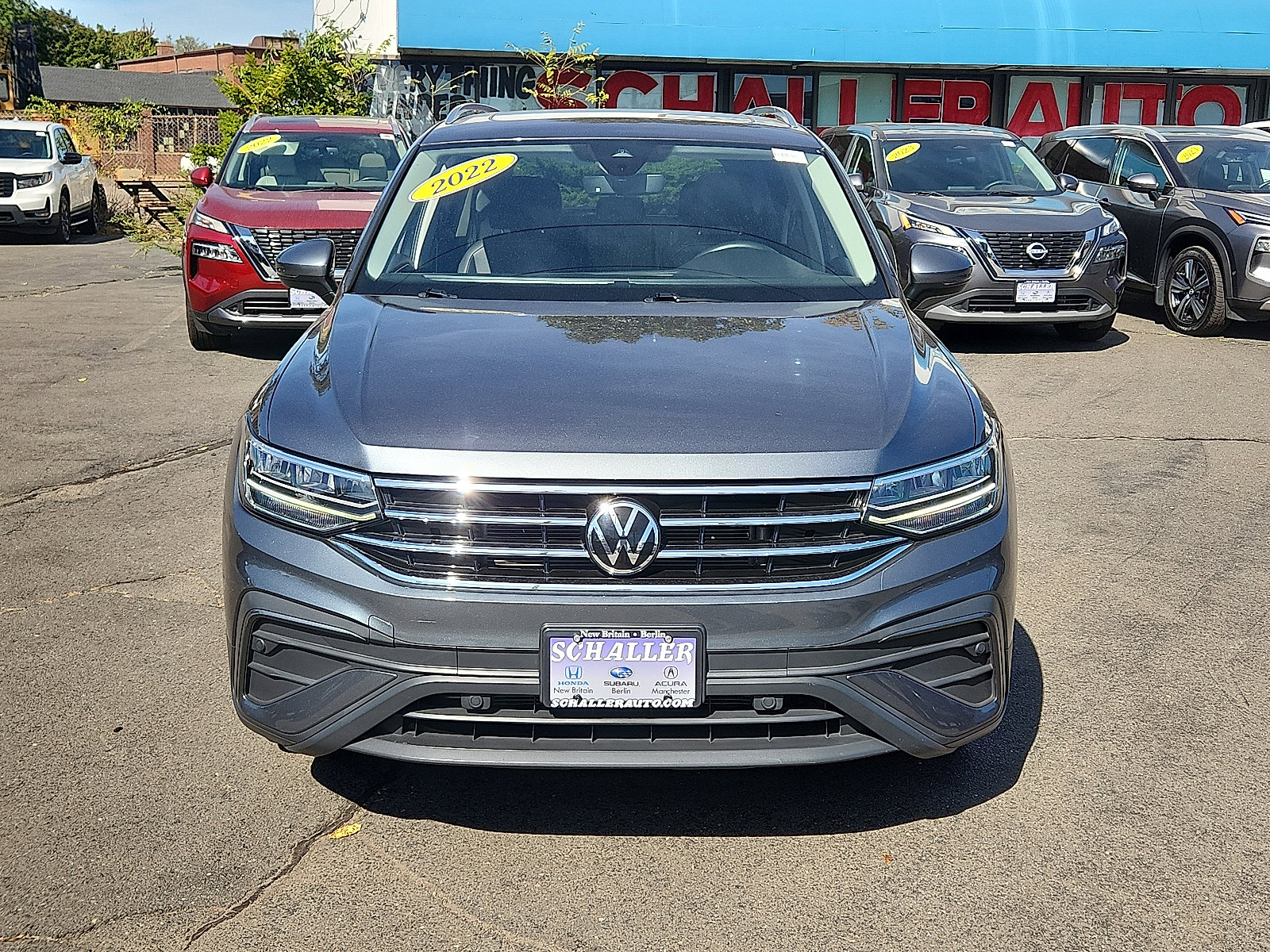 Used 2022 Volkswagen Tiguan SE image 2