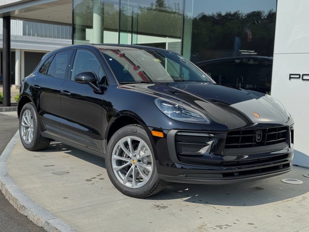 Certified 2025 Porsche Macan AWD/4WD image 14