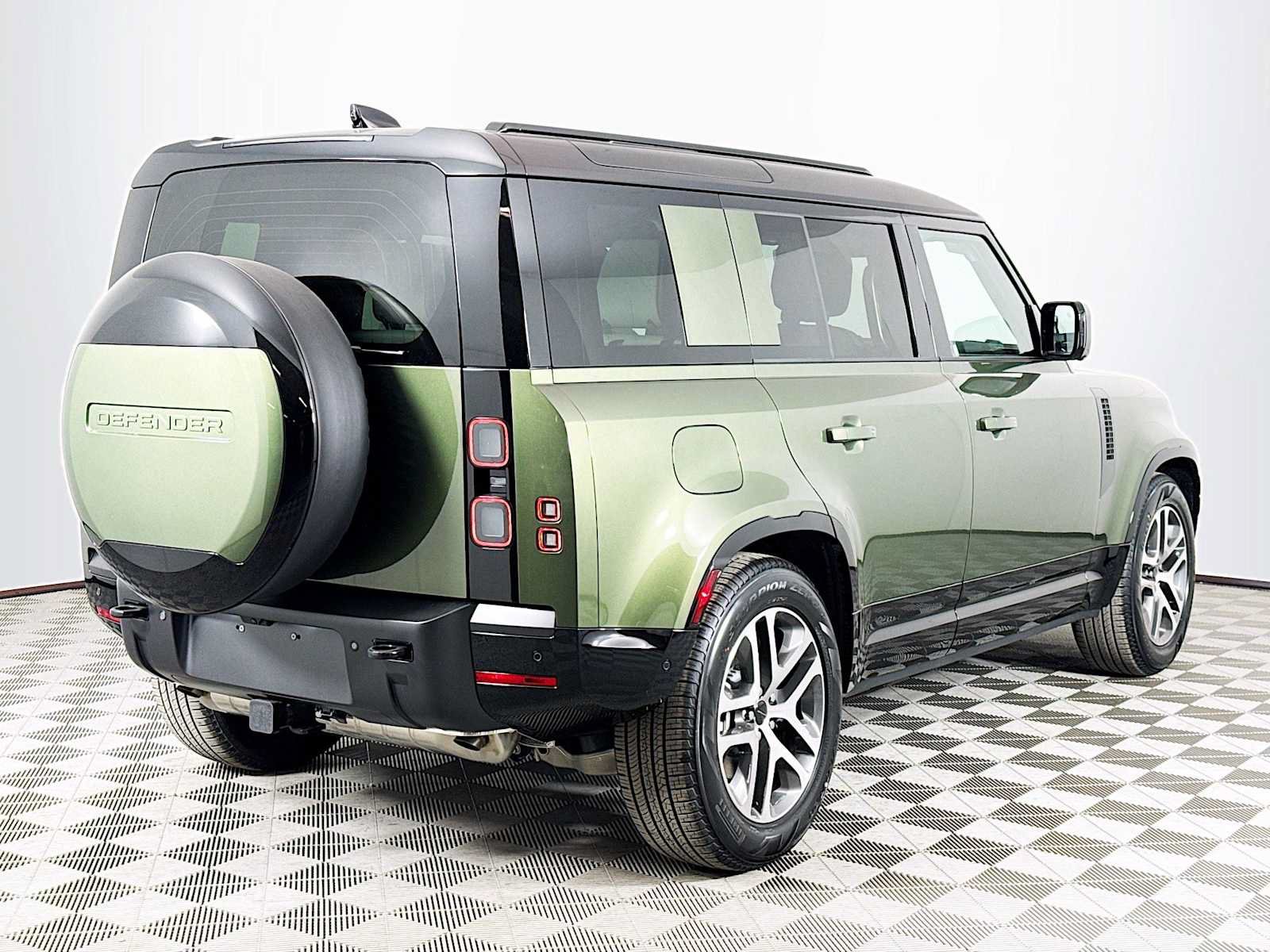 New 2026 Land Rover Defender 110 X-Dynamic SE AWD/4WD image 5