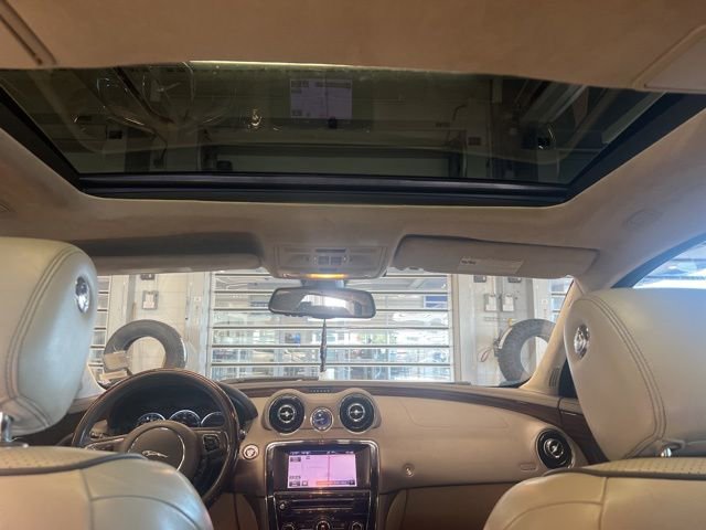 Used 2012 Jaguar XJ L image 31