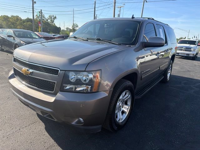 Used 2014 Chevrolet Suburban LT RWD image 3