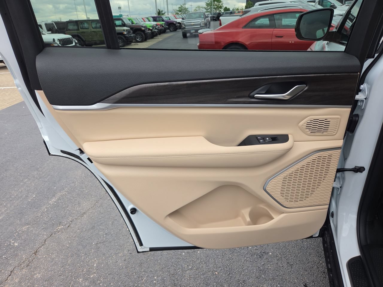 New 2026 Jeep Grand Cherokee L Limited AWD/4WD image 17