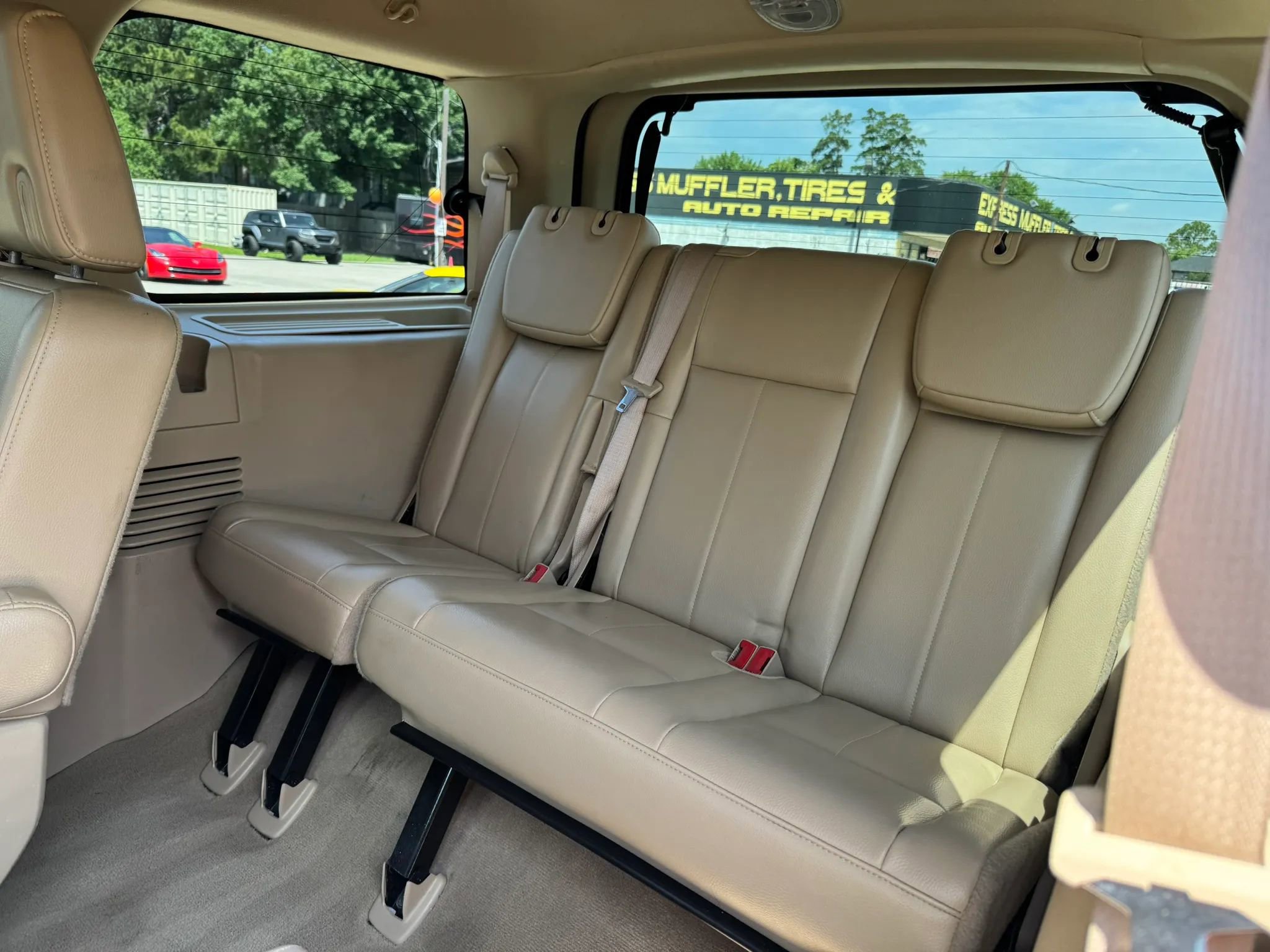 Used 2012 Ford Expedition XLT RWD image 28