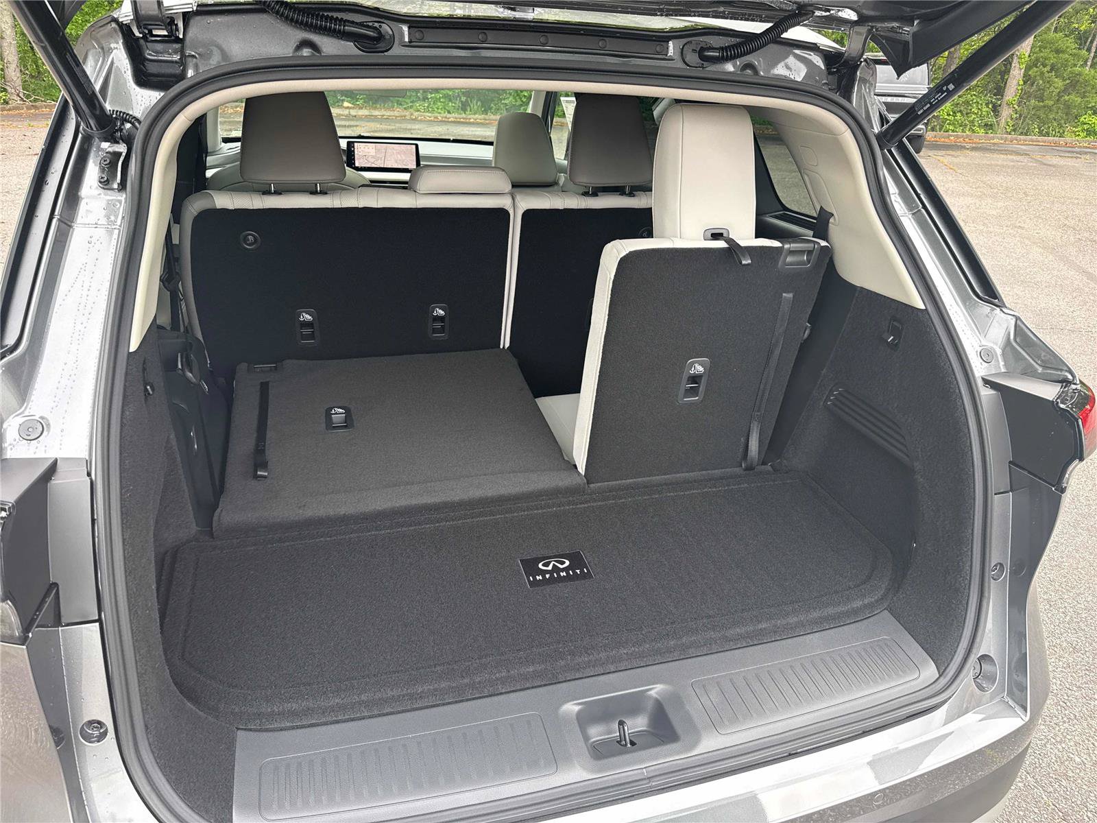 New 2027 INFINITI QX60 Luxe w/ Cargo Package FWD image 30